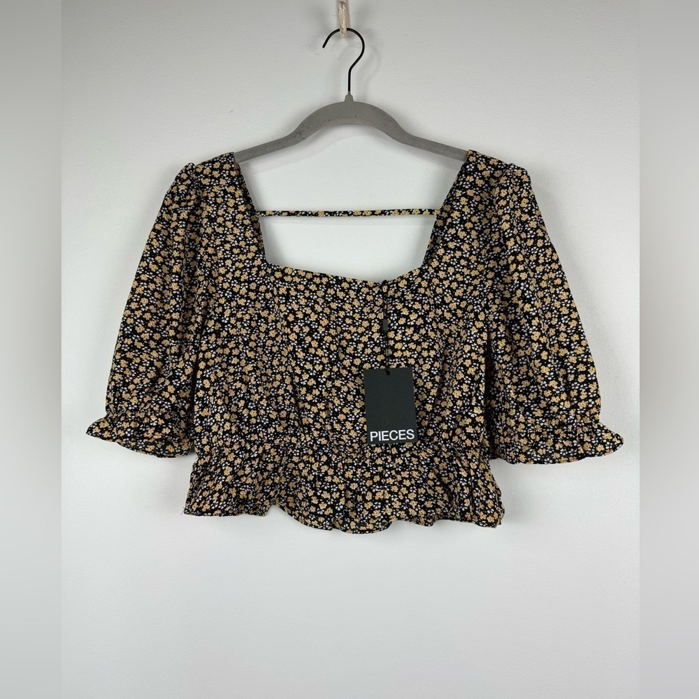 NWT Pieces Pcmella Cropped Flounce Square Neck Top, Size L